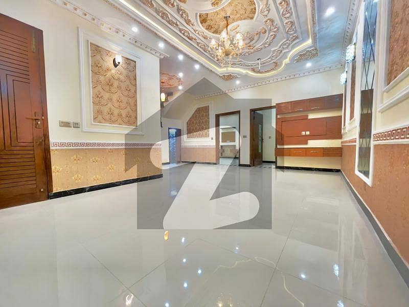 ڈی ایچ اے - ای ایم ای کاٹیجز ای ایم ای سوسائٹی لاہور میں 5 کمروں کا 1 کنال مکان 8.5 کروڑ میں برائے فروخت۔
