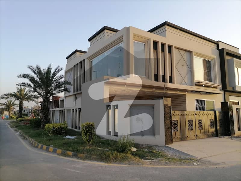 Get An Attractive Corner House In Sialkot Under Rs. 50,500,000