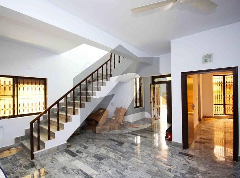 14 Marla Luxurious House Available For Rent At Very Reasonable Price | Tufail Road Lahore Cantt