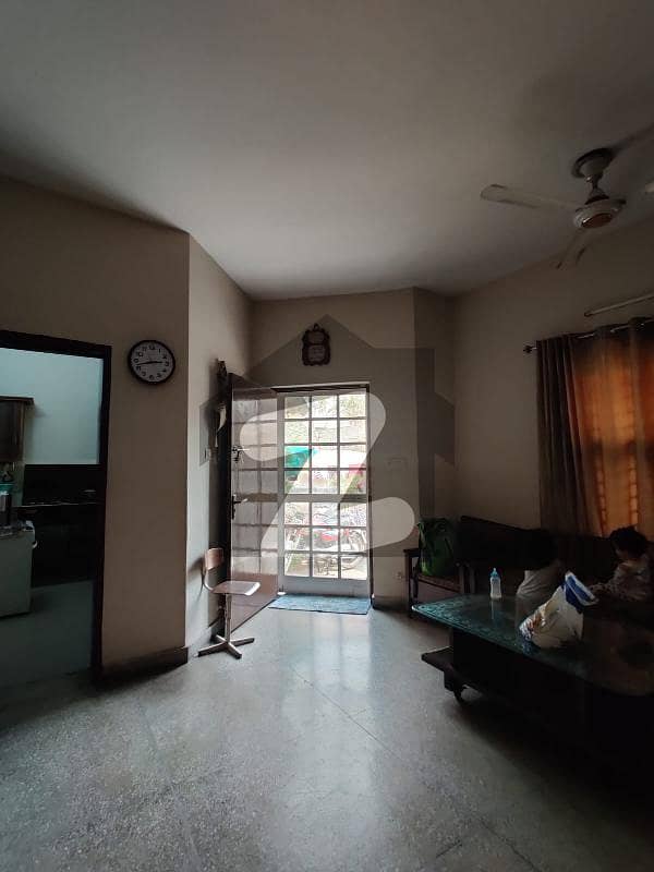 پنجاب گورنمنٹ سرونٹ ہاؤسنگ فاؤنڈیشن لاہور میں 2 کمروں کا 5 مرلہ مکان 1.05 کروڑ میں برائے فروخت۔