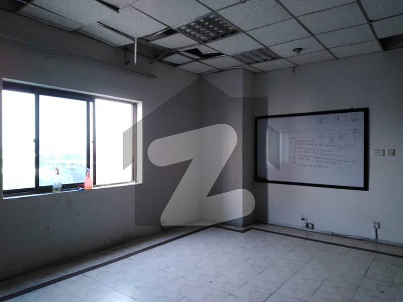 370 Square Feet Office For rent In Gulberg