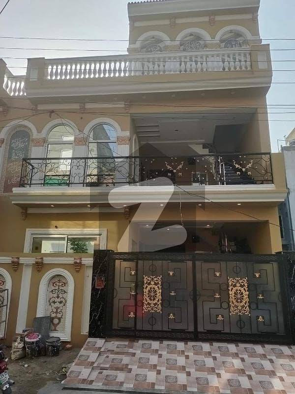 پی سی ایس آئی آر ہاؤسنگ سکیم فیز 2 پی سی ایس آئی آر ہاؤسنگ سکیم لاہور میں 5 کمروں کا 5 مرلہ مکان 2.35 کروڑ میں برائے فروخت۔