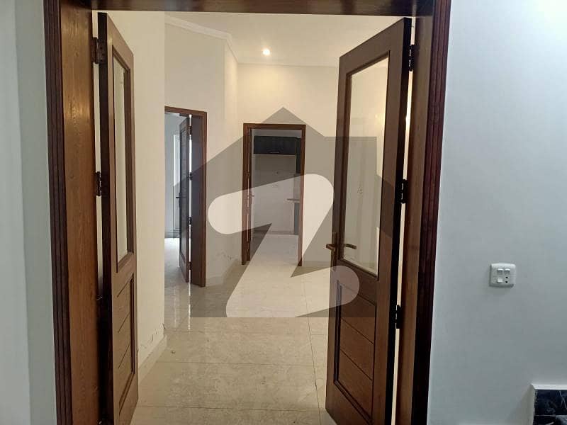 ڈیوائن گارڈنز لاہور میں 4 کمروں کا 10 مرلہ مکان 3.9 کروڑ میں برائے فروخت۔