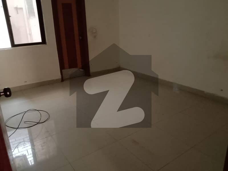1500 Square Feet Flat In Clifton - Block 2 For sale At Good Location