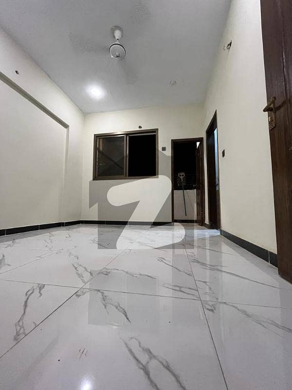 پی ای سی ایچ ایس بلاک 6 پی ای سی ایچ ایس جمشید ٹاؤن کراچی میں 3 کمروں کا 6 مرلہ فلیٹ 1.7 کروڑ میں برائے فروخت۔