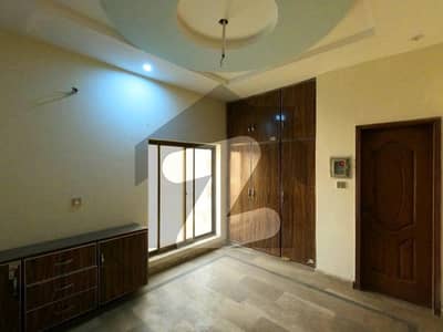 دہلی گیٹ والڈ سٹی لاہور میں 8 کمروں کا 8 مرلہ مکان 3.75 کروڑ میں برائے فروخت۔