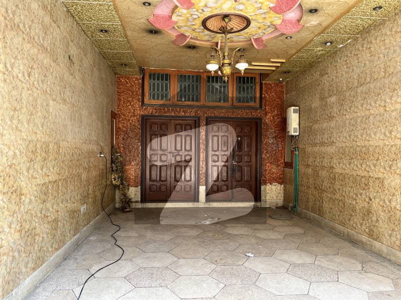 قرطبہ چوک لاہور میں 10 کمروں کا 2.1 کنال مکان 12.5 کروڑ میں برائے فروخت۔