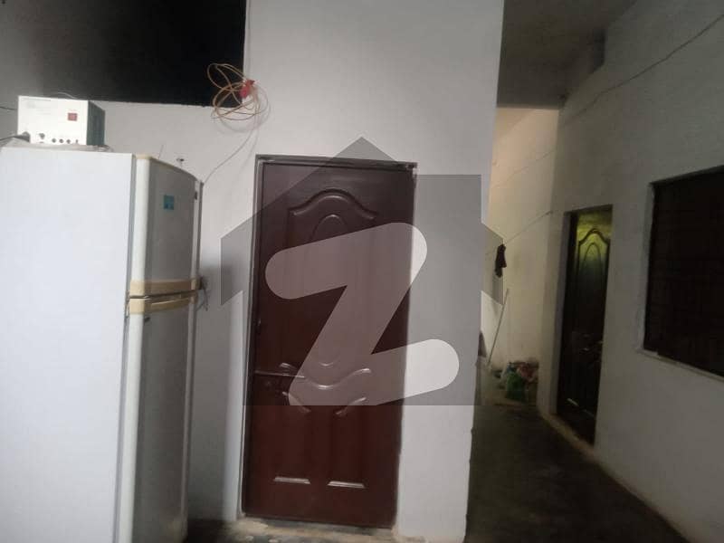 چونگ موہلنوال روڈ لاہور میں 4 کمروں کا 7 مرلہ مکان 1.45 کروڑ میں برائے فروخت۔