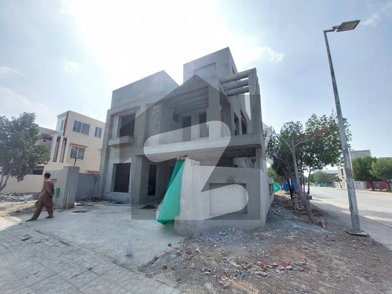 10 MARLA LDA APPROVED RESIDENTIAL GREY STRUCTURE CORNER HOUSE FOR SALE AT BAHRIA ORCHARD NORTHERN BLOCK PHASE 1 FINEST LOCATION