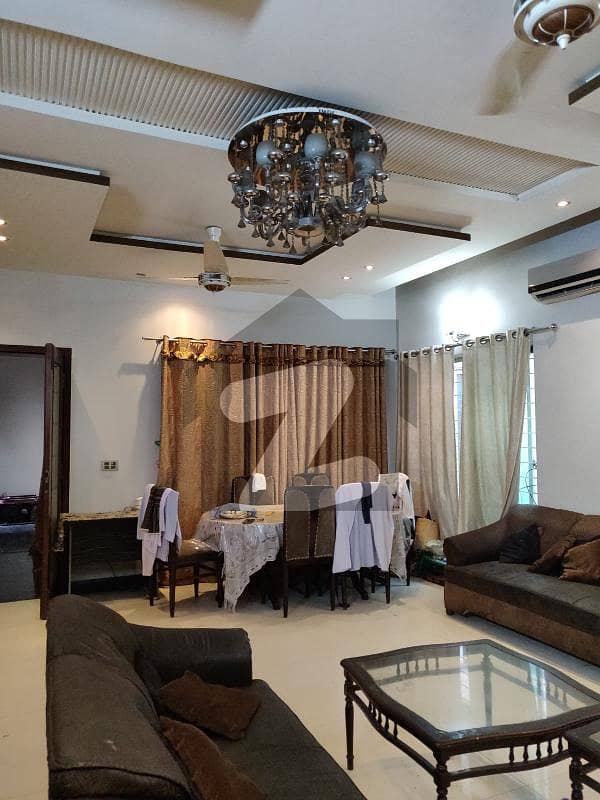 ریونیو سوسائٹی - بلاک اے ریوینیو سوسائٹی,لاہور میں 5 کمروں کا 18 مرلہ مکان 5.0 کروڑ میں برائے فروخت۔