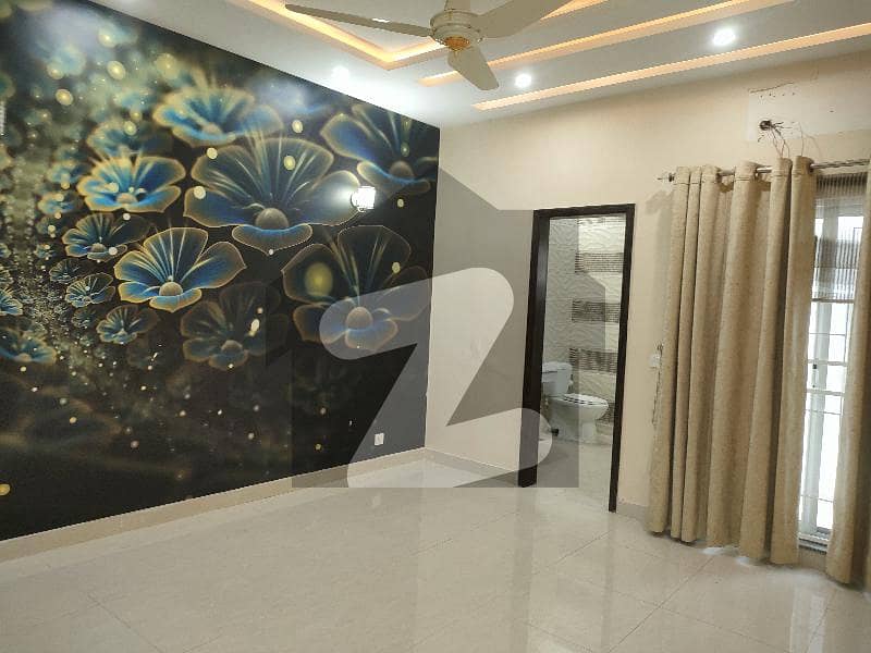 ڈیوائن گارڈنز لاہور میں 3 کمروں کا 8 مرلہ مکان 95 ہزار میں کرایہ پر دستیاب ہے۔