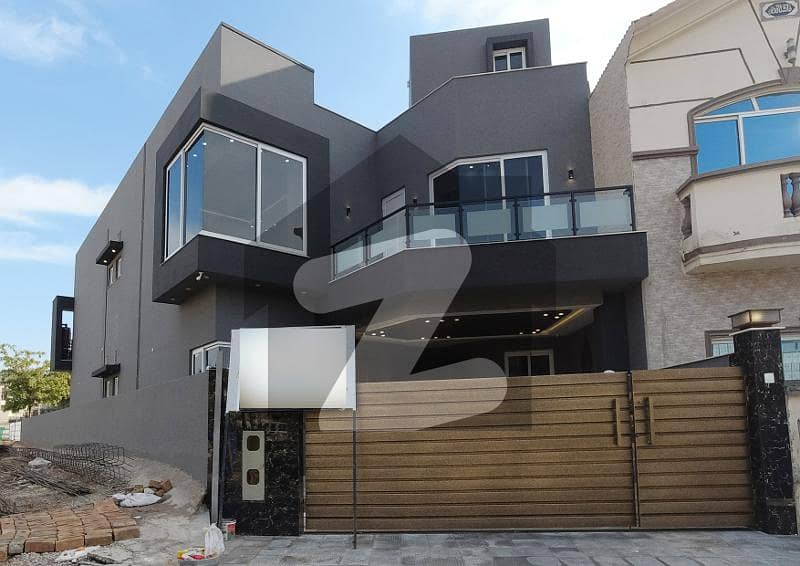Prime Location House For sale Situated In Bahria Town Phase 8