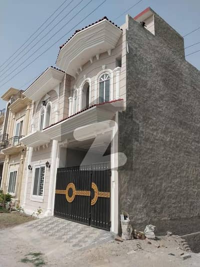 lavish 5 marla house for sale in Allama iqbal Avenue bahawalpour