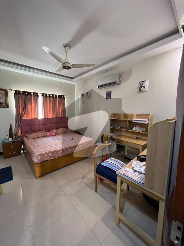 ڈی ایچ اے فیز 6 ڈیفنس (ڈی ایچ اے) لاہور میں 5 کمروں کا 10 مرلہ مکان 1.9 لاکھ میں کرایہ پر دستیاب ہے۔