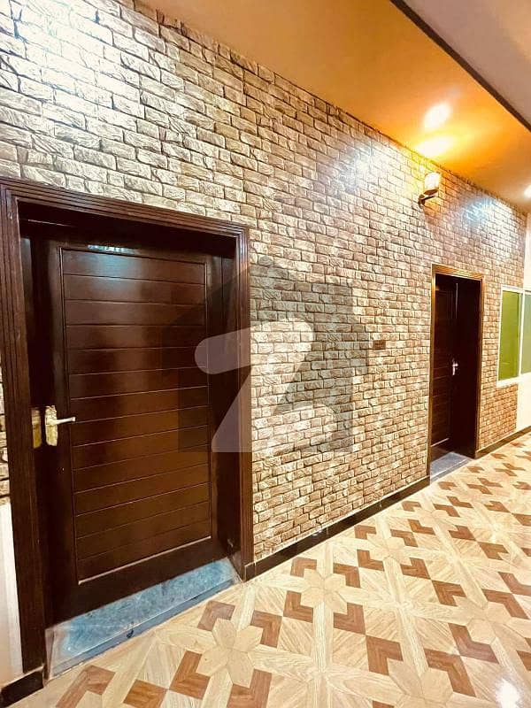 یونیورسٹی ٹاؤن پشاور میں 6 کمروں کا 5 مرلہ مکان 2.5 کروڑ میں برائے فروخت۔