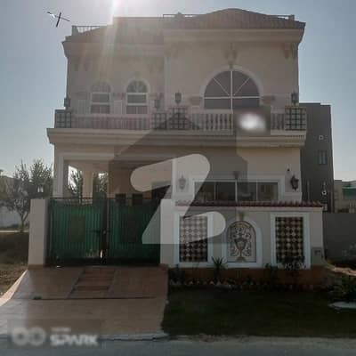 5.5 Marla Modren Style House At Main Bulivard In 9town For Sale