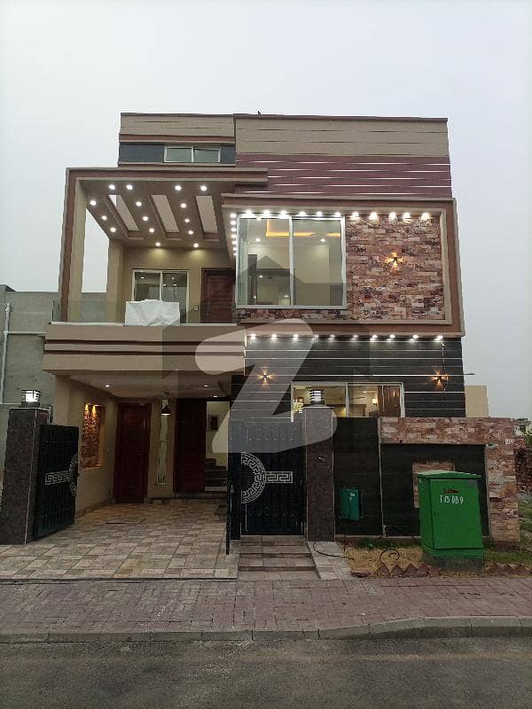 5 MARLA BRAND NEW HOUSE AVAILABLE FOR SALE IN BAHRIA TOWN LAHORE