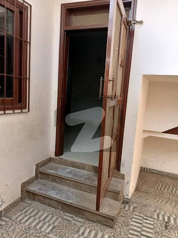 ڈی ایچ اے فیز 8 ڈی ایچ اے کراچی میں 4 کمروں کا 5 مرلہ مکان 4.5 کروڑ میں برائے فروخت۔