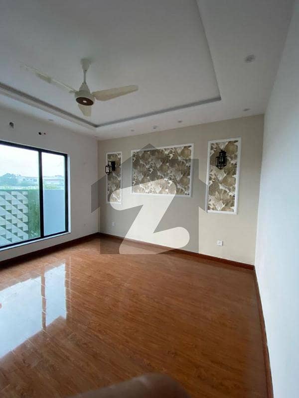ڈی ایچ اے فیز 7 - بلاک زیڈ ڈی ایچ اے فیز 7 ڈیفنس (ڈی ایچ اے) لاہور میں 5 کمروں کا 1 کنال مکان 6.25 کروڑ میں برائے فروخت۔