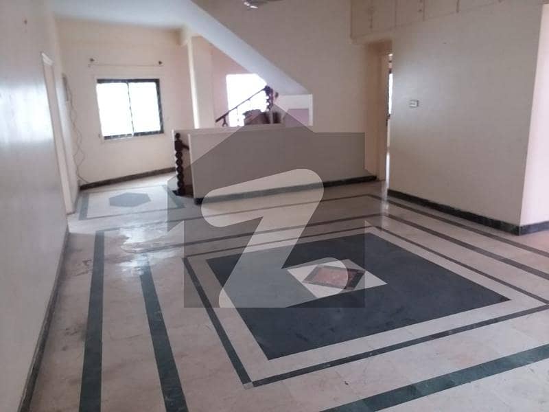 کلفٹن ۔ بلاک 2 کلفٹن کراچی میں 3 کمروں کا 9 مرلہ زیریں پورشن 1.5 لاکھ میں کرایہ پر دستیاب ہے۔