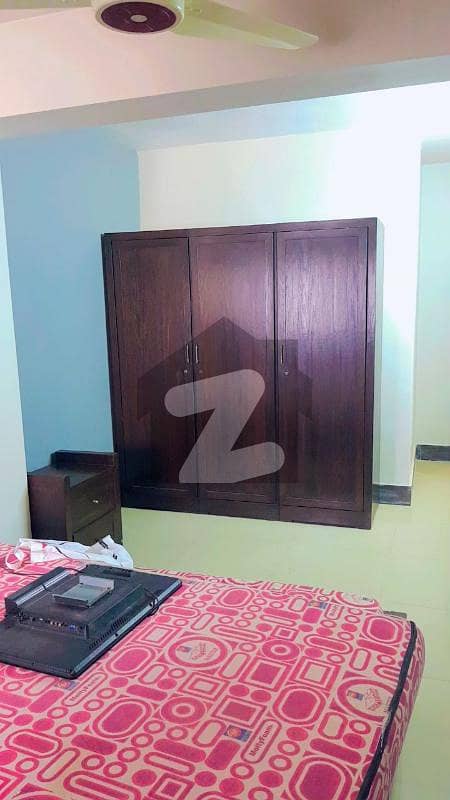 کلفٹن ۔ بلاک 2 کلفٹن کراچی میں 3 کمروں کا 10 مرلہ بالائی پورشن 2.75 کروڑ میں برائے فروخت۔