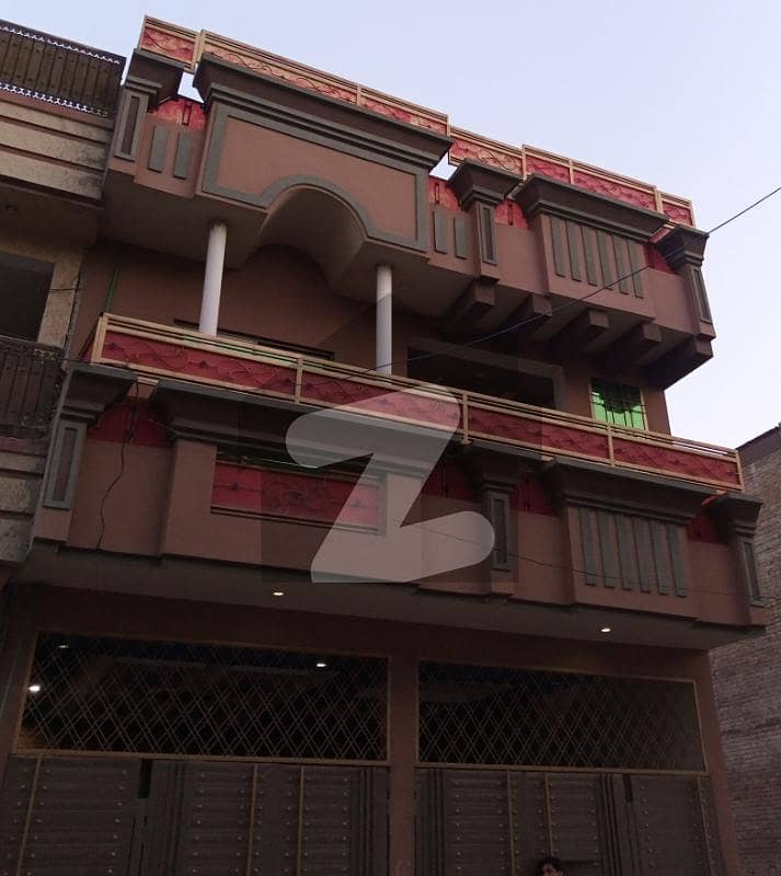 حیات آباد فیز 7 - ای5 حیات آباد فیز 7 حیات آباد پشاور میں 8 کمروں کا 5 مرلہ مکان 1.1 لاکھ میں کرایہ پر دستیاب ہے۔