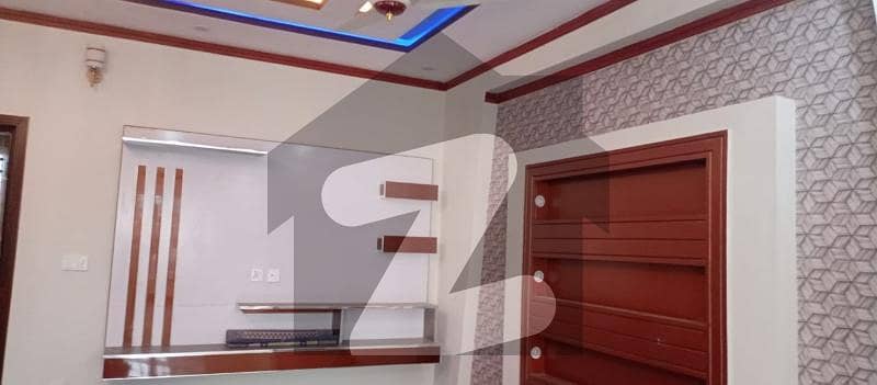 ایف ۔ 17 اسلام آباد میں 6 کمروں کا 8 مرلہ مکان 2.4 کروڑ میں برائے فروخت۔