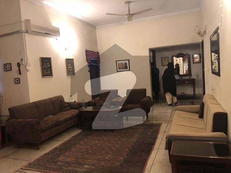 ڈی ایچ اے فیز 2 ڈیفنس (ڈی ایچ اے) لاہور میں 5 کمروں کا 1 کنال مکان 5.25 کروڑ میں برائے فروخت۔