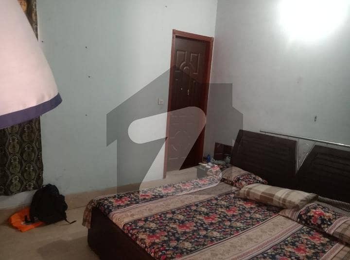 FLAT AVAILABLE FOR RENT
PROPER 2 BEDROOM WITH BATH 
OPEN KITCHEN
BIG OPEN LOUNGE 
MARBLE FLOORING 
4TH FLOOR
SEPARATE ELECTRIC & GAS METER
VERY REASONABLE RENT 
SECTOR G NEAR GUJJAR CHOWK
 MANZOOR COLONY KARACHI