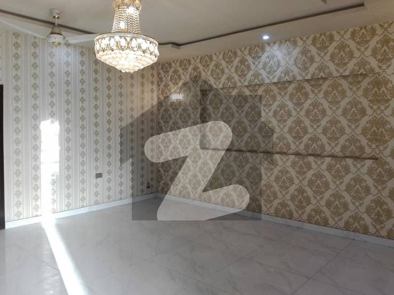 مرغزار آفیسرز کالونی لاہور میں 5 کمروں کا 11 مرلہ مکان 3.9 کروڑ میں برائے فروخت۔