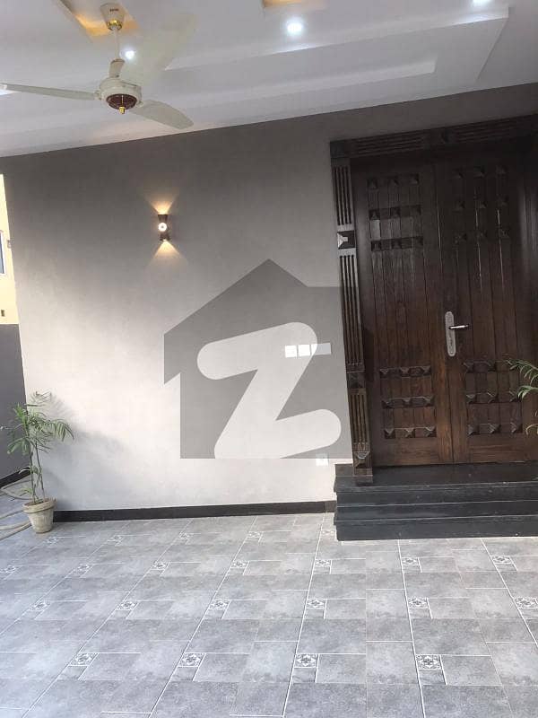 بینکرس ایوینیو ۔ بلاک ای بینکرس ایوینیو کوآپریٹو ہاؤسنگ سوسائٹی لاہور میں 4 کمروں کا 10 مرلہ مکان 3 کروڑ میں برائے فروخت۔