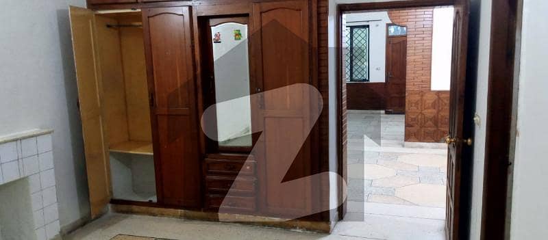 جی ۔ 9/4 جی ۔ 9 اسلام آباد میں 3 کمروں کا 6 مرلہ مکان 95 ہزار میں کرایہ پر دستیاب ہے۔