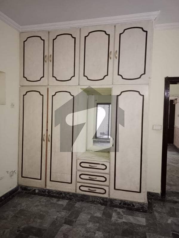 10 MARLA PORTION AVAILABLE FOR RENT IN GULBERG A1 BLOCK. BEST