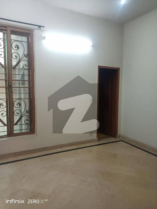 MODAL TOWN LINK ROAD NEAR HABIB HOME PECO ROAD 3 BAD 2ND FLOOR PORTION FOR RENT Model Town Link