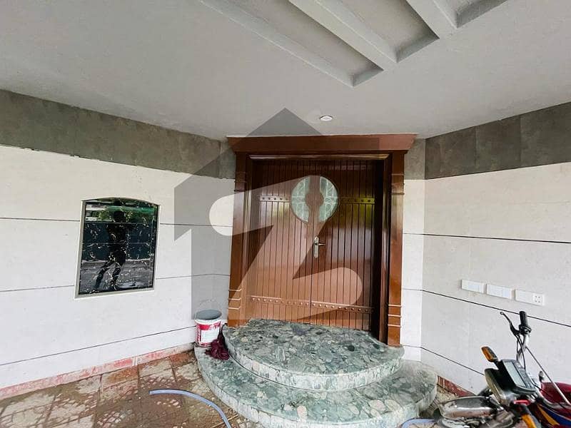 ڈی ایچ اے فیز 1 - بلاک ایم فیز 1 ڈیفنس (ڈی ایچ اے) لاہور میں 5 کمروں کا 1 کنال مکان 5.7 کروڑ میں برائے فروخت۔