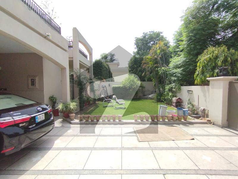 27 MARLA DOUBLE UNIT HOUSE IN MAIN CANTT 27 MARLA DOUBLE UNIT HOUSE IN MAIN CANTT