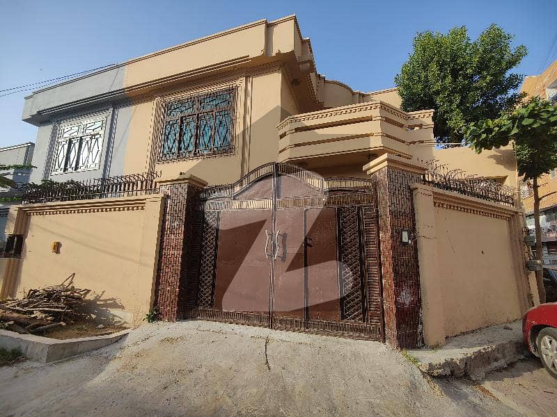 ڈی ایچ اے فیز 5 ڈی ایچ اے کراچی میں 4 کمروں کا 10 مرلہ مکان 5.75 کروڑ میں برائے فروخت۔