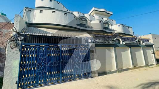 کھوکھر ٹاؤن سیالکوٹ میں 5 کمروں کا 12 مرلہ مکان 3.5 کروڑ میں برائے فروخت۔