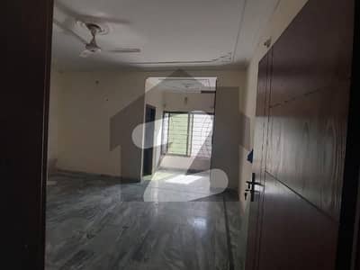 سوان گارڈن اسلام آباد میں 6 کمروں کا 10 مرلہ مکان 3.2 کروڑ میں برائے فروخت۔
