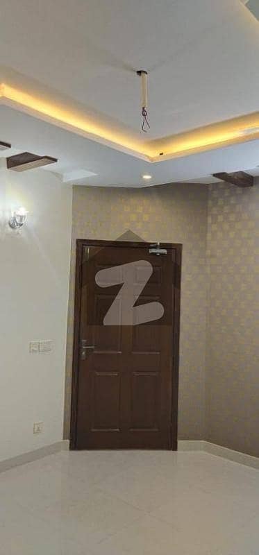 بحریہ ٹاؤن علی بلاک بحریہ ٹاؤن سیکٹر B بحریہ ٹاؤن لاہور میں 5 کمروں کا 8 مرلہ مکان 90 ہزار میں کرایہ پر دستیاب ہے۔
