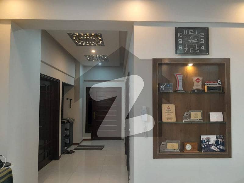 کلفٹن ۔ بلاک 8 کلفٹن,کراچی میں 3 کمروں کا 8 مرلہ فلیٹ 6.5 کروڑ میں برائے فروخت۔