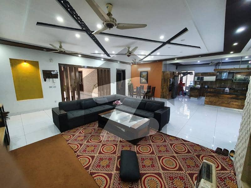 یو ای ٹی ہاؤسنگ سوسائٹی ۔ بلاک اے یو ای ٹی ہاؤسنگ سوسائٹی لاہور میں 7 کمروں کا 2 کنال مکان 6.9 کروڑ میں برائے فروخت۔