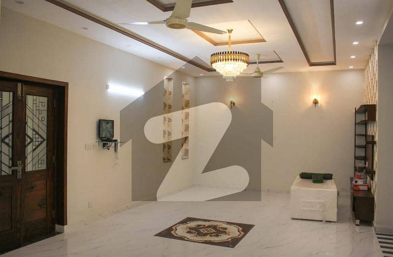 پی آئی اے ہاؤسنگ سکیم لاہور میں 5 کمروں کا 1 کنال مکان 2.5 لاکھ میں کرایہ پر دستیاب ہے۔