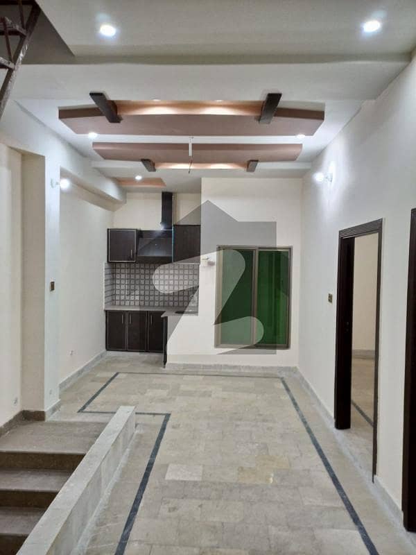 ماڈل سٹی ٹو ستیانہ روڈ فیصل آباد میں 3 کمروں کا 3 مرلہ مکان 85 لاکھ میں برائے فروخت۔