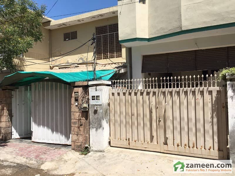 11 Marla Double Storey House Available at a Peaceful location in the centre of the city