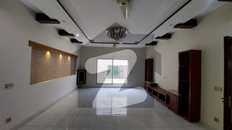 ویلینشیاء ۔ بلاک ای ویلینشیاء ہاؤسنگ سوسائٹی لاہور میں 6 کمروں کا 1 کنال مکان 6.6 کروڑ میں برائے فروخت۔
