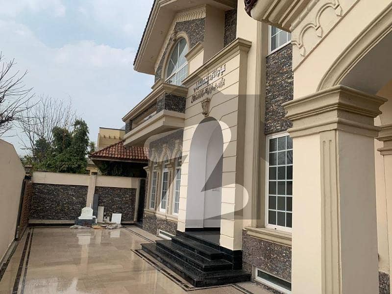 G-11/3 Main Double Road Brand New Triple Storey House For Rent Beautiful Location