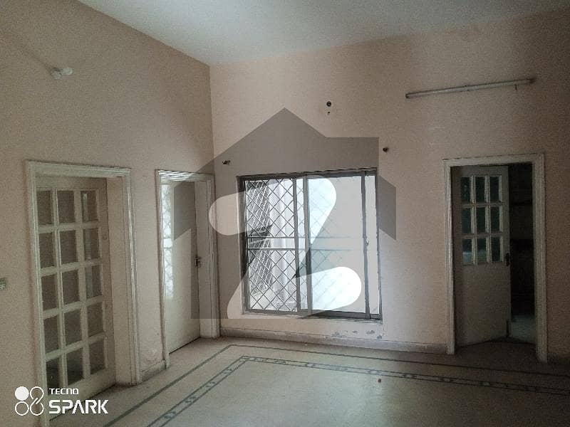 House Of 1350 Square Feet In Khayaban Colony 3 For Rent