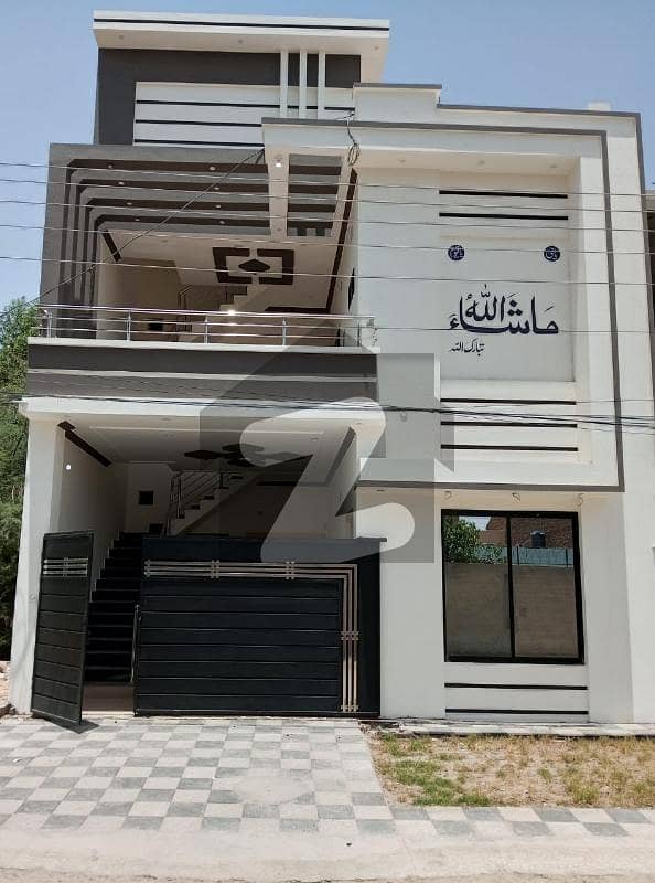 المجید پیراڈایئز رفیع قمر روڈ بہاولپور میں 5 کمروں کا 5 مرلہ مکان 1.4 کروڑ میں برائے فروخت۔
