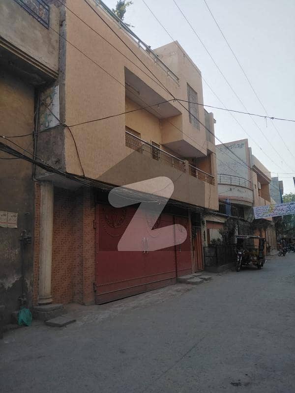 تاجپورہ لاہور میں 9 کمروں کا 8 مرلہ مکان 60 ہزار میں کرایہ پر دستیاب ہے۔